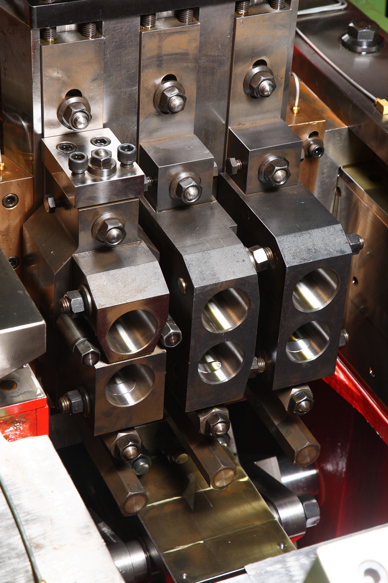 3 Die 6 Blow Screw Heading Machine-3